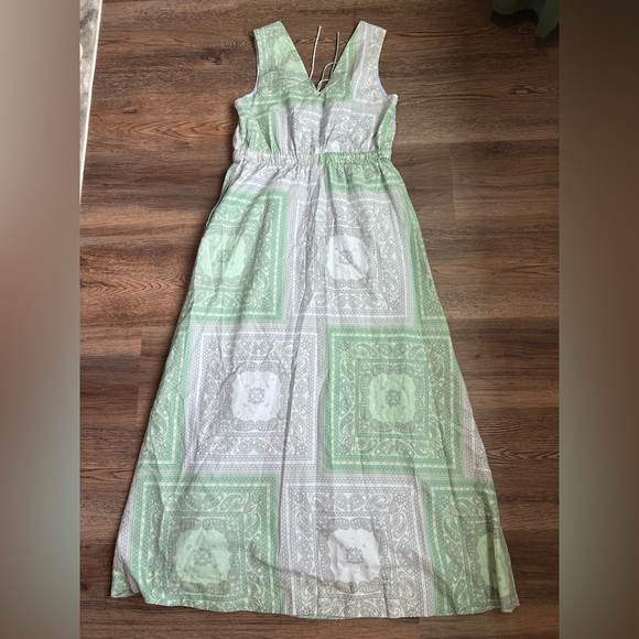 Universal Thread Green and White Paisley Maxi Dress - Picture 3 of 6
